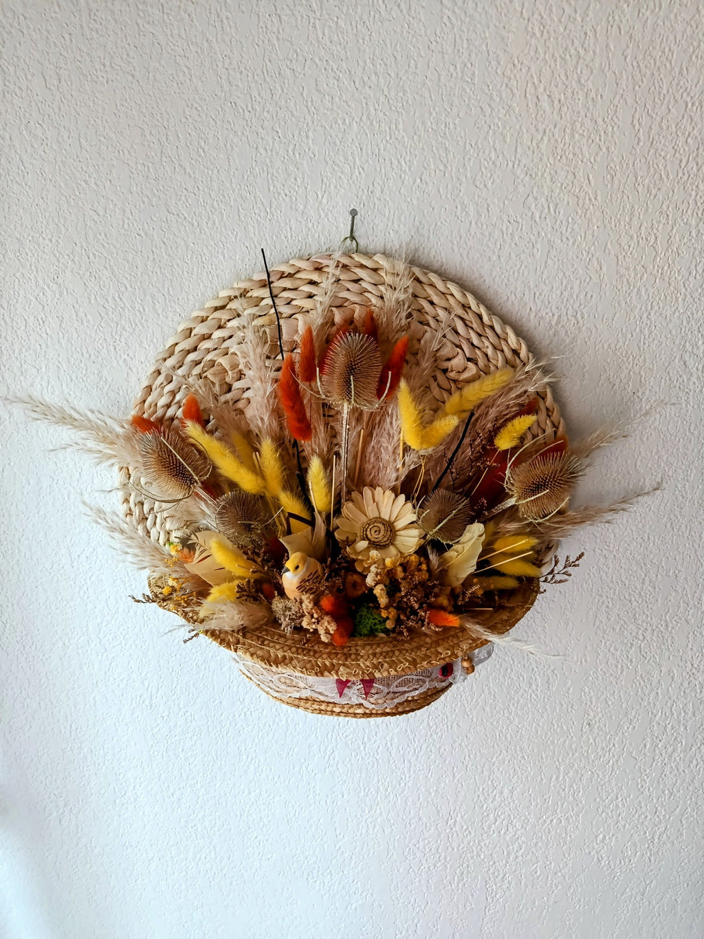 Tableau chapeau de paille fleuri automne — vue de face