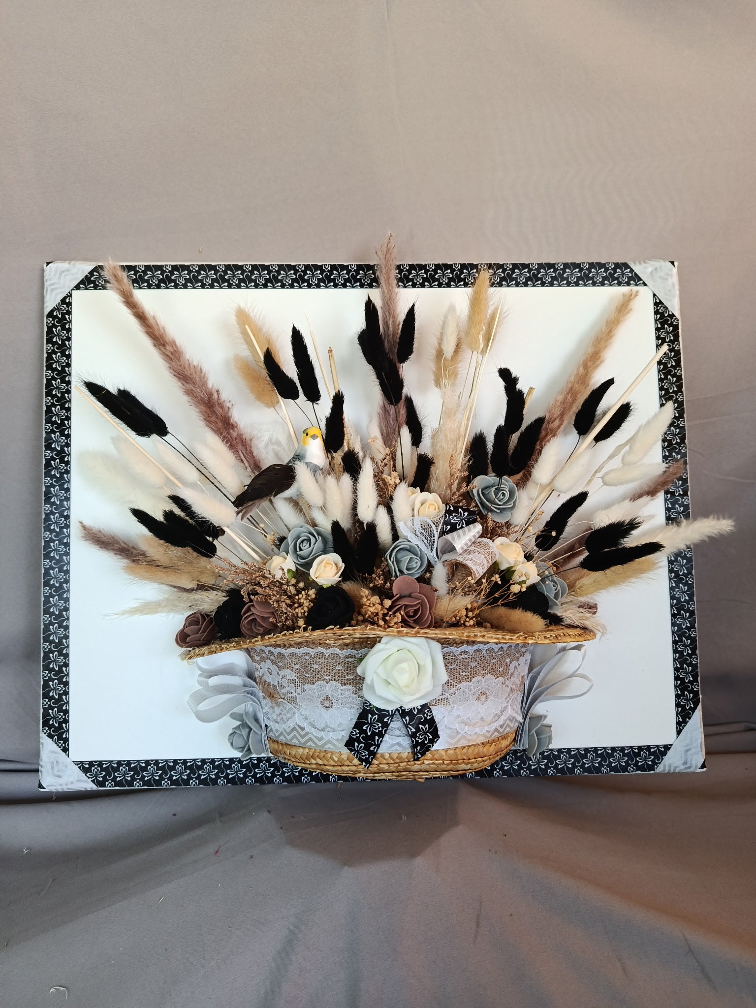 Composition florale séchée bohème — Corbeille chapeau de paille