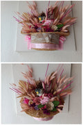 Composition Florale sur Chapeau de Paille — Tons Rosés & Dorés
